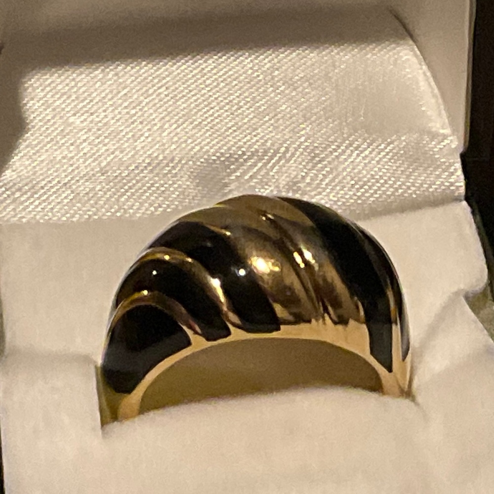 Vintage Avon Black and Gold Chunky Enamel Ring Size 8